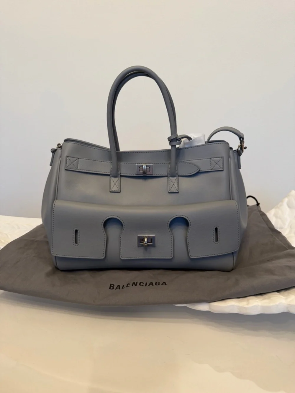 Balenciaga BEL AIR CARRY ALL BAG SMALL IN CLOUD GREY - Picture 2 of 16